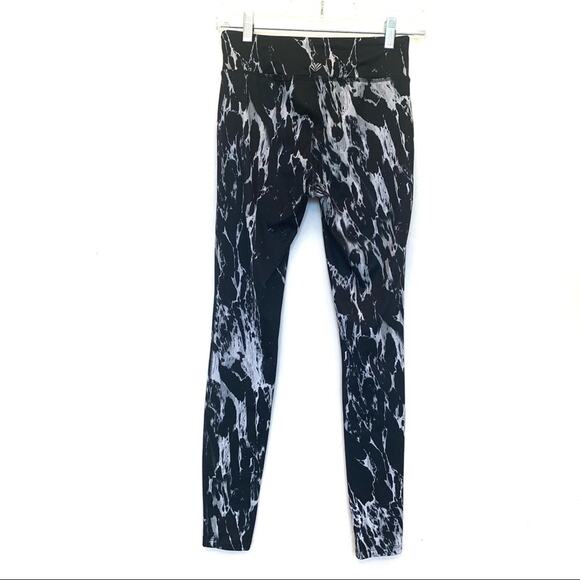 Forever 21 Marbled Leggings Sz XS Women's 7/8 Length Mid- High Rise Black White - Picture 3 of 5